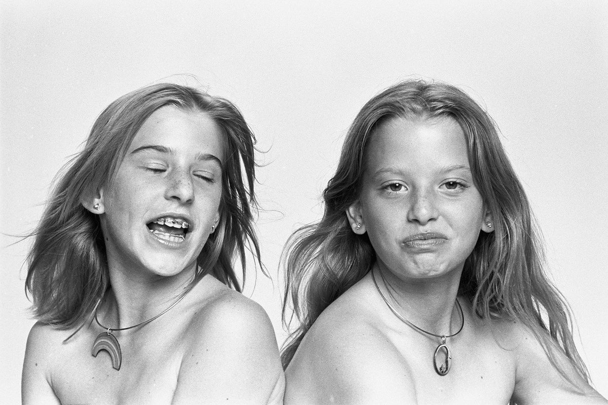 Jim Britt / SISTERS Poster ポスター スタイリスト私物 SISTERS poster set | Jim Britt | Sisters with braces 2018